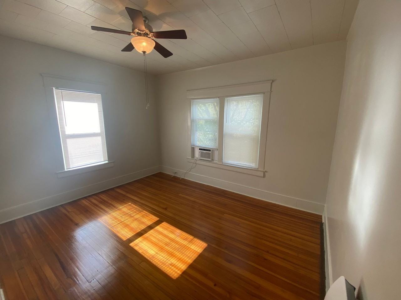 1214 Broad St - Photo 4 of 12