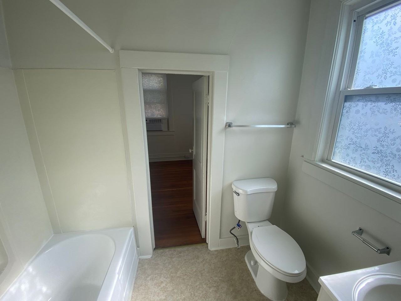 1214 Broad St - Photo 7 of 12