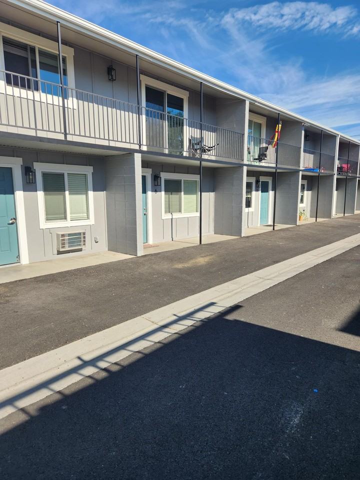 1360 Glenwood Ave #7 - Photo 4 of 15