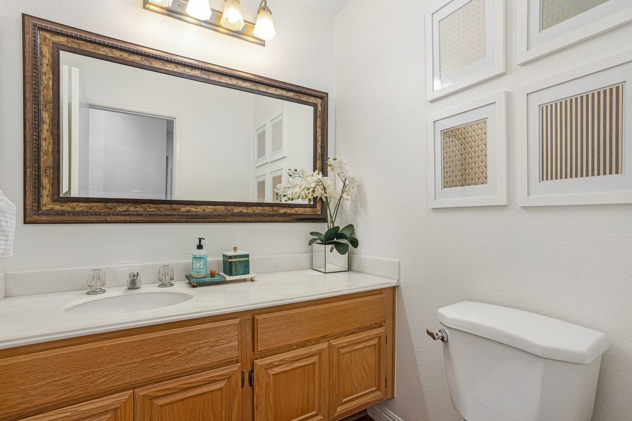 107 Mayfair - Photo 4 of 24