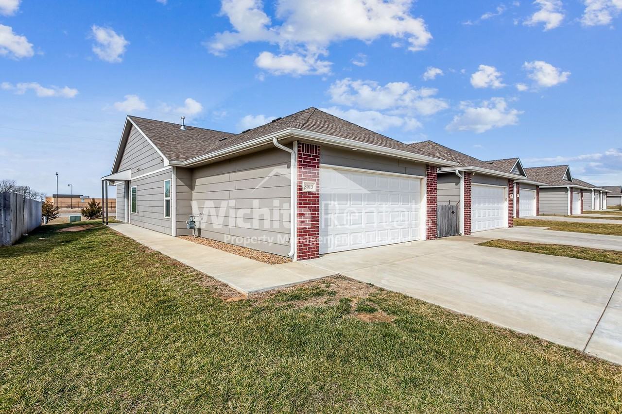 8013 E 34th Ct S - Photo 2 of 12