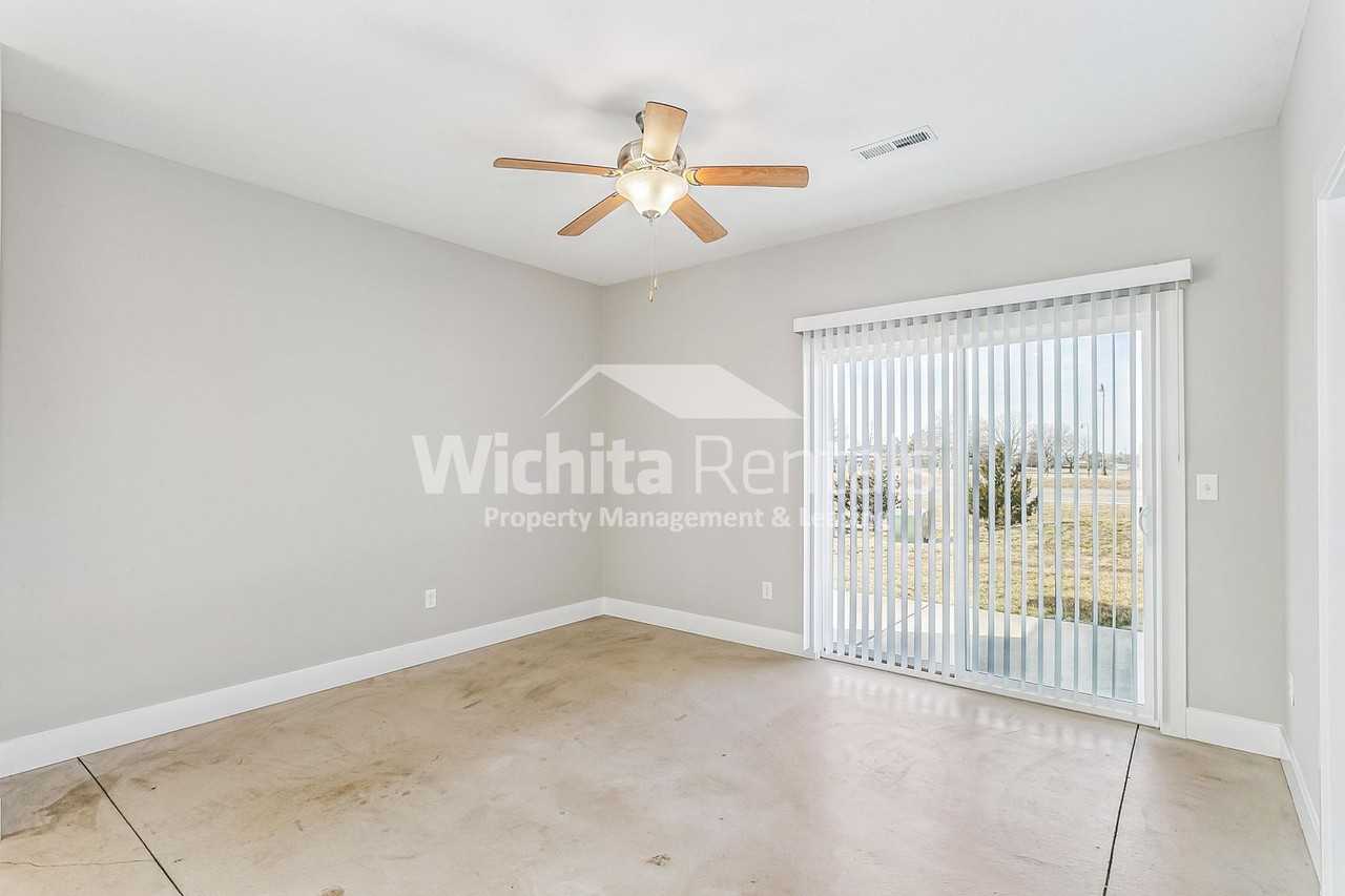 8013 E 34th Ct S - Photo 4 of 12