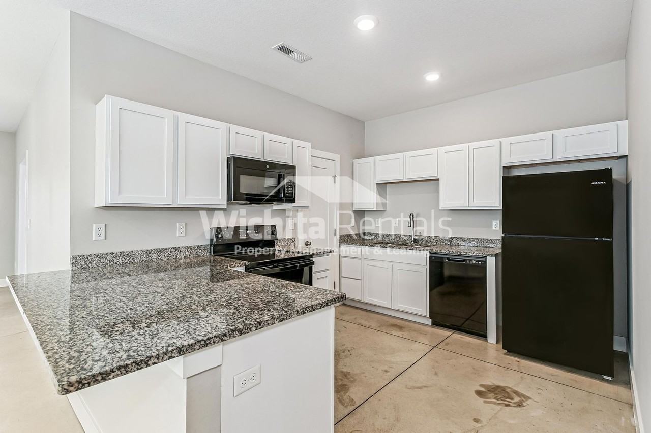 8013 E 34th Ct S - Photo 5 of 12