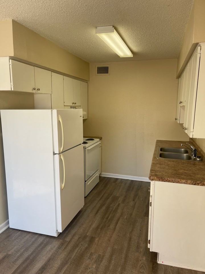 Linden Court - Photo 2 of 4