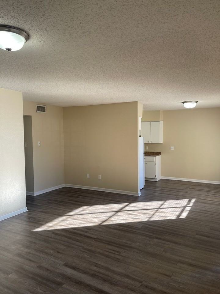 Linden Court - Photo 4 of 4