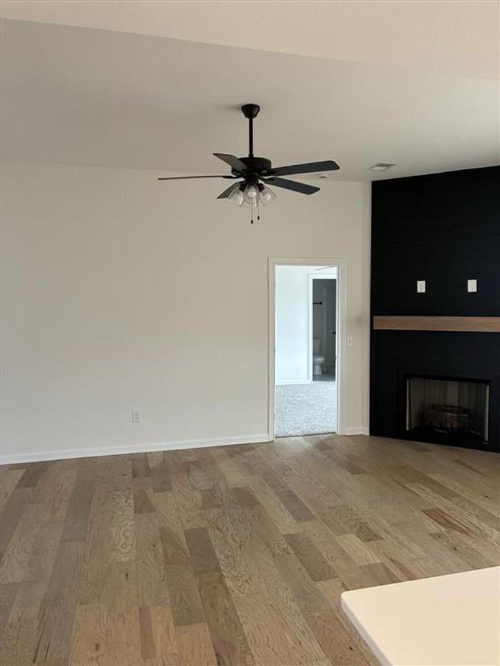 606 Crowder Ct - Photo 3 of 12