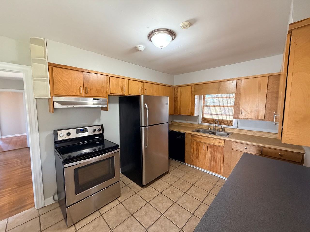 2213 Jerry Jones Dr - Photo 3 of 16