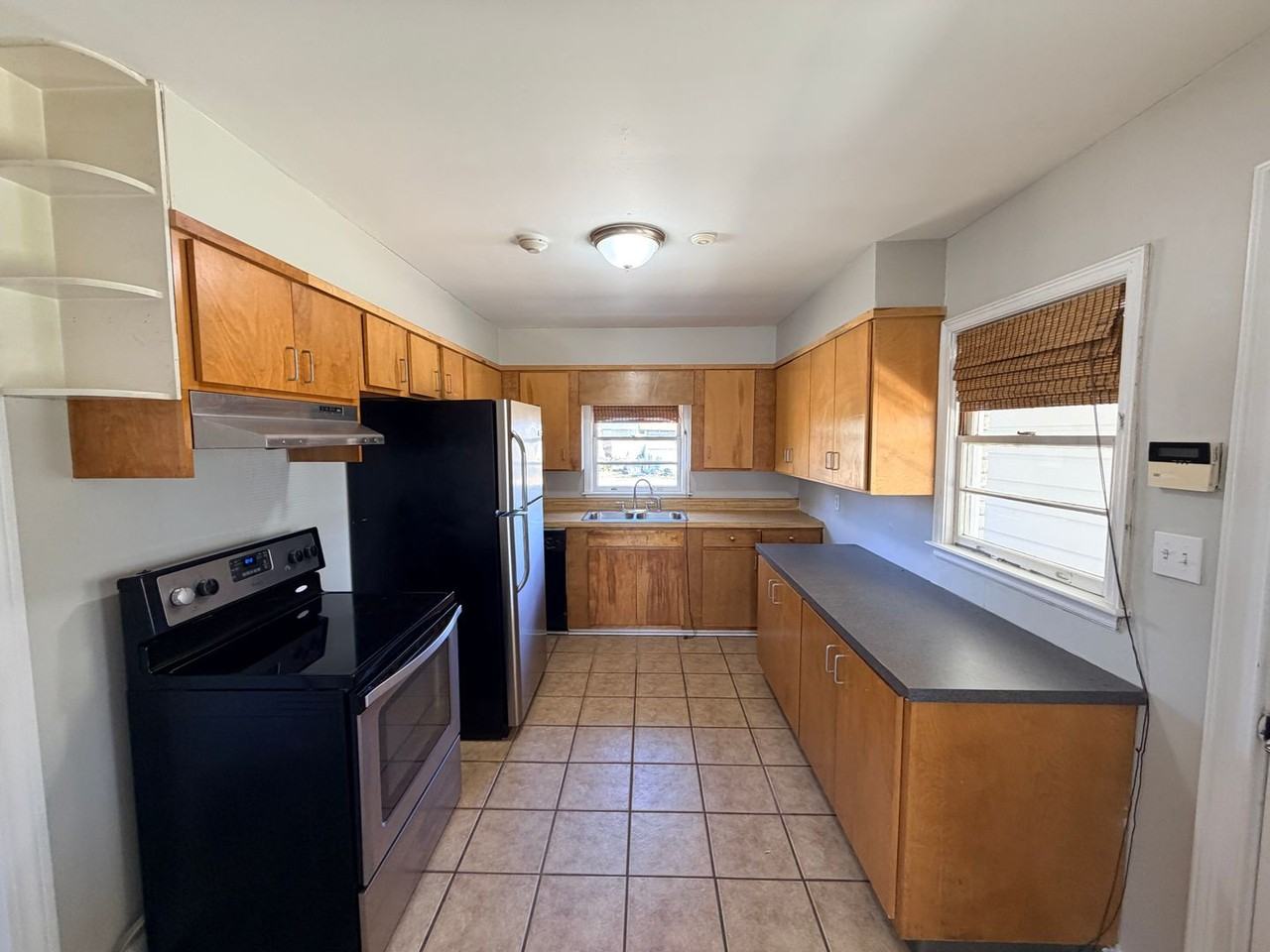 2213 Jerry Jones Dr - Photo 4 of 16