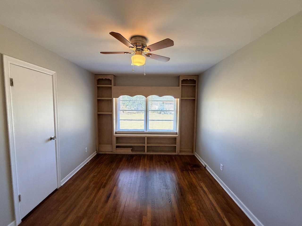 2213 Jerry Jones Dr - Photo 6 of 16