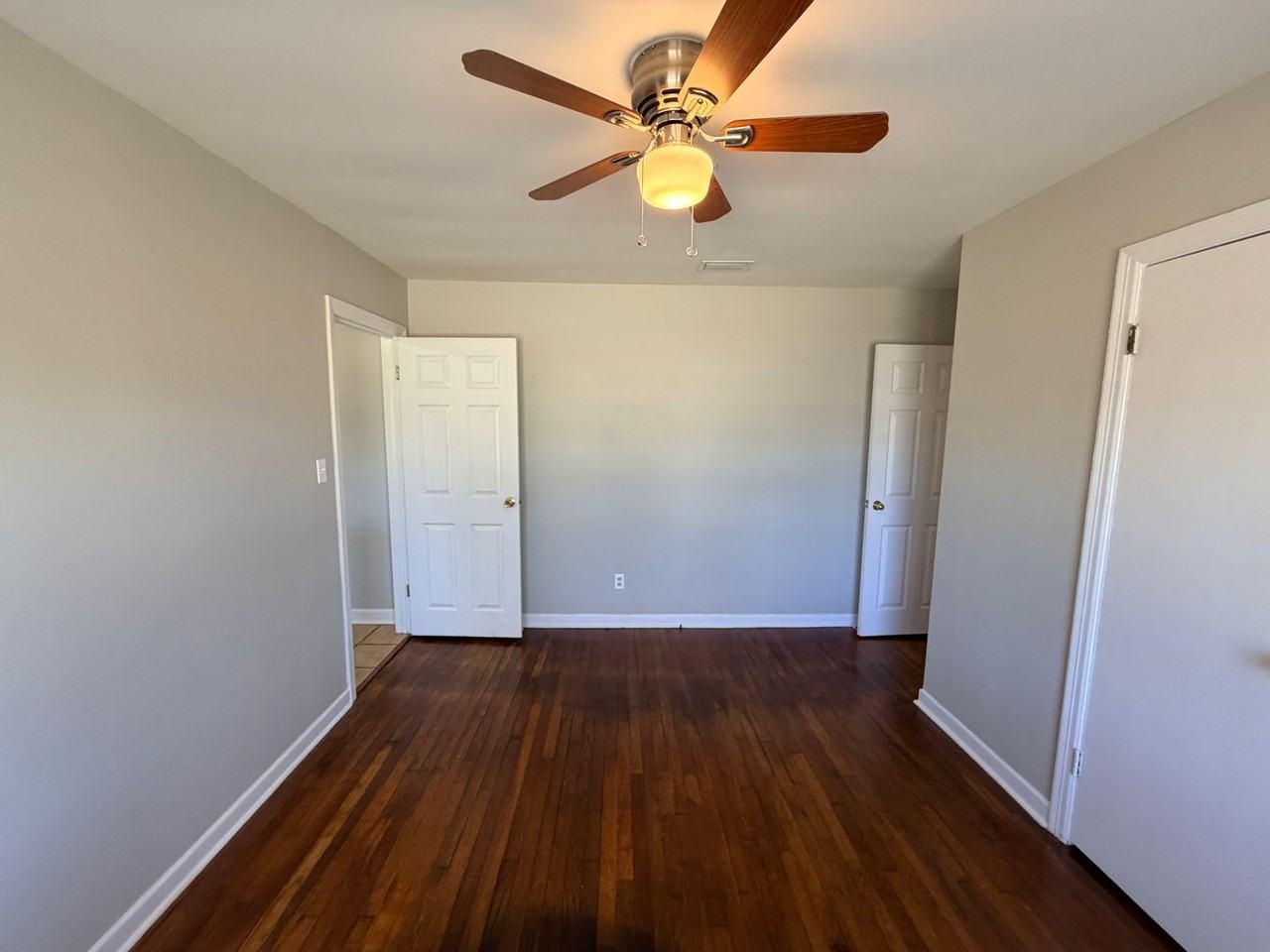 2213 Jerry Jones Dr - Photo 7 of 16