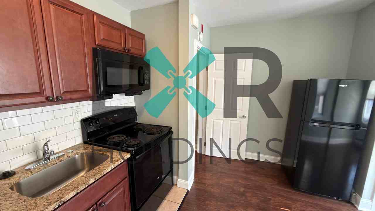 49 N Farson St #2R - Photo 4 of 8