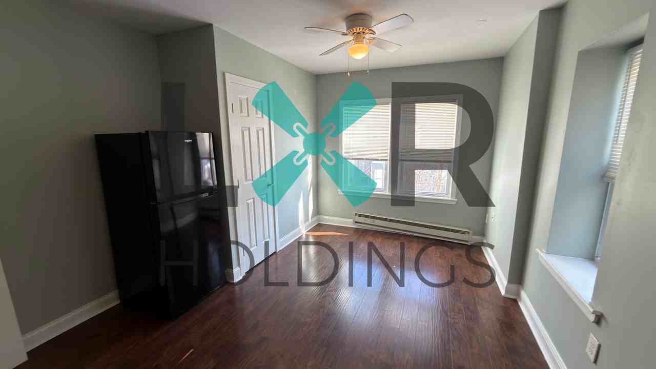 49 N Farson St #2R - Photo 5 of 8