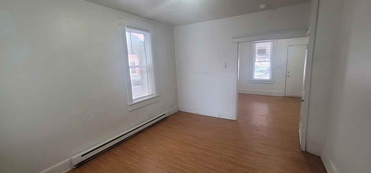 438 E Strawberry St #1 - Photo 2 of 18