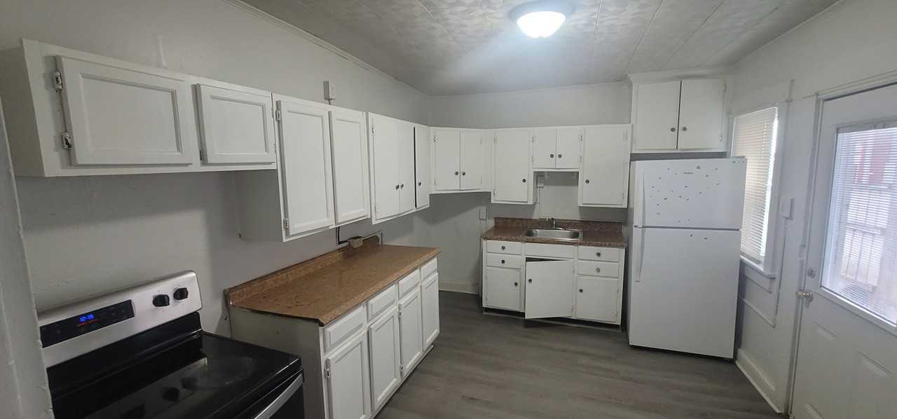 438 E Strawberry St #1 - Photo 6 of 18