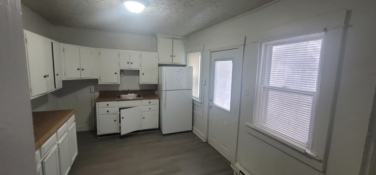 438 E Strawberry St #1 - Photo 7 of 18