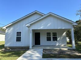 featured image of 305 22nd St E #1