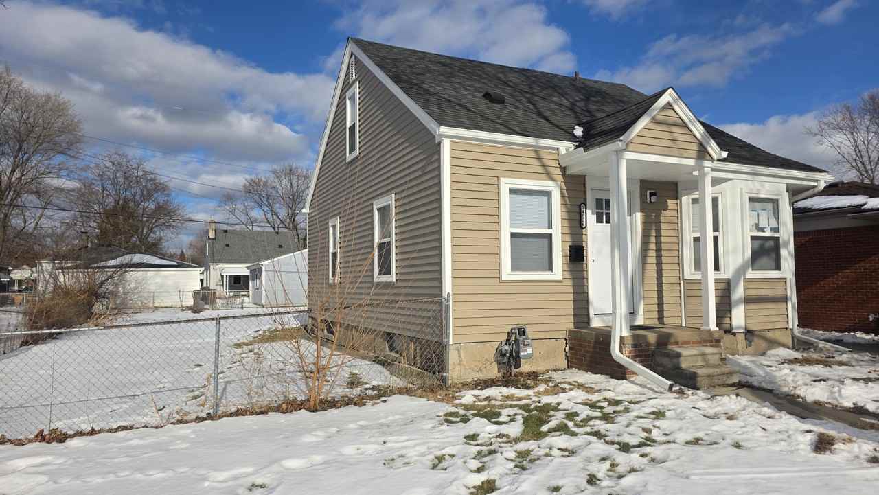 14526 Russell Ave #1 - Photo 2 of 24