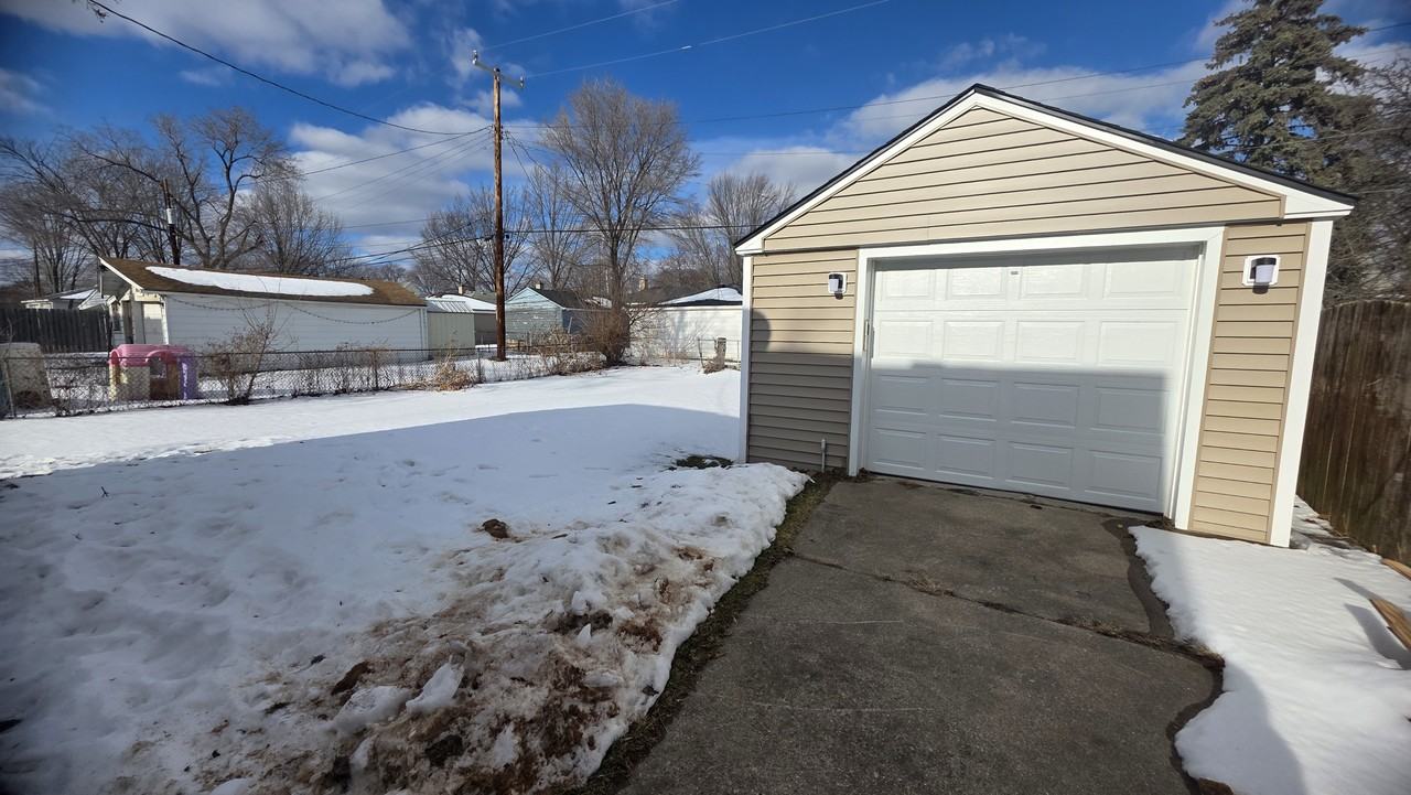 14526 Russell Ave #1 - Photo 3 of 24