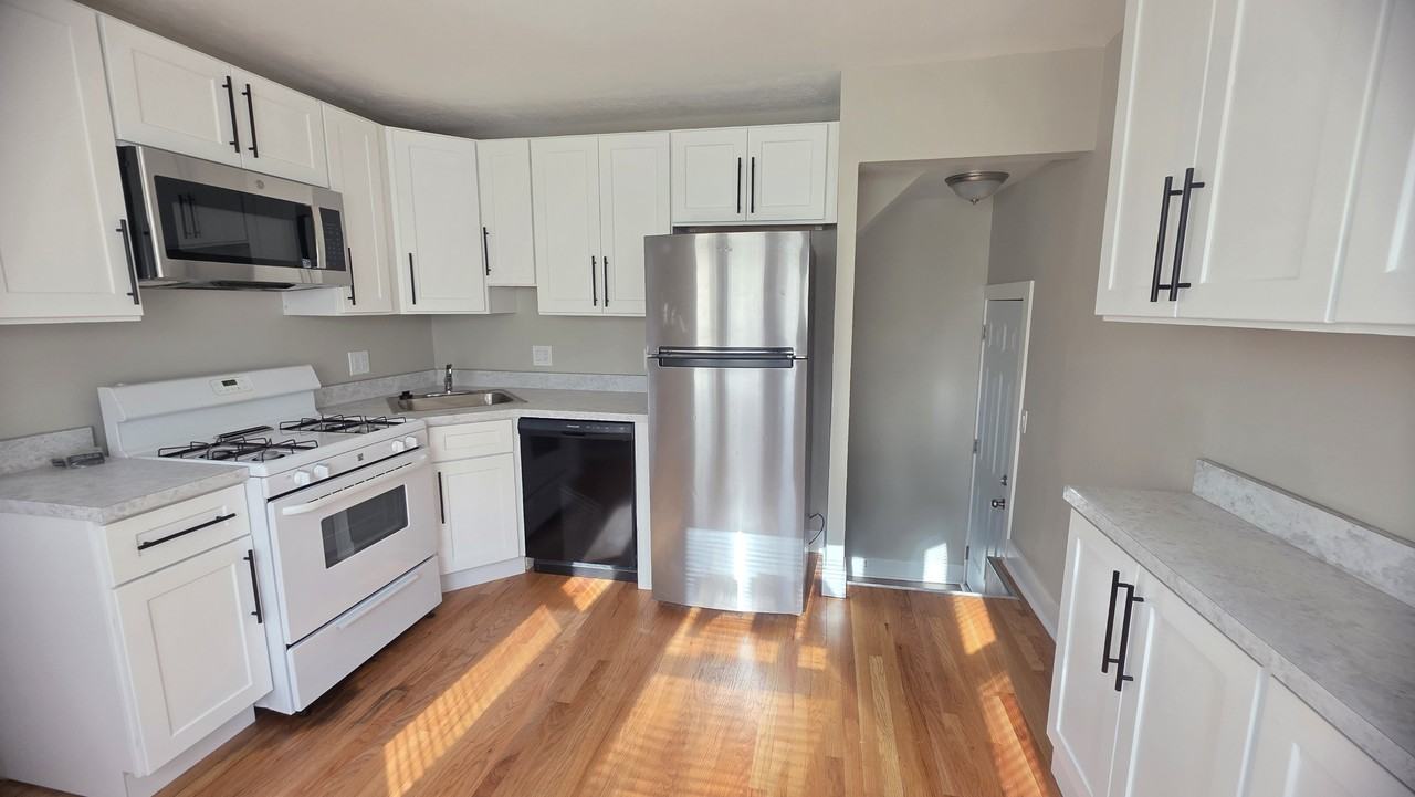 14526 Russell Ave #1 - Photo 5 of 24