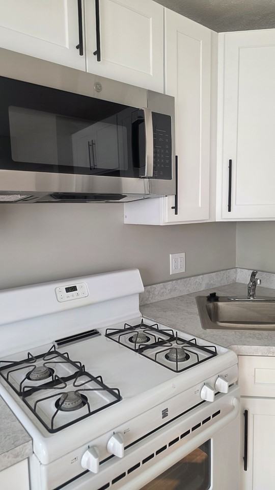 14526 Russell Ave #1 - Photo 6 of 24