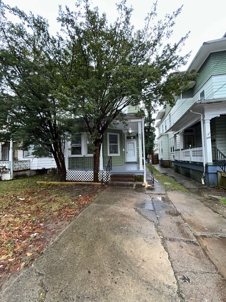 927 Carteret Ave