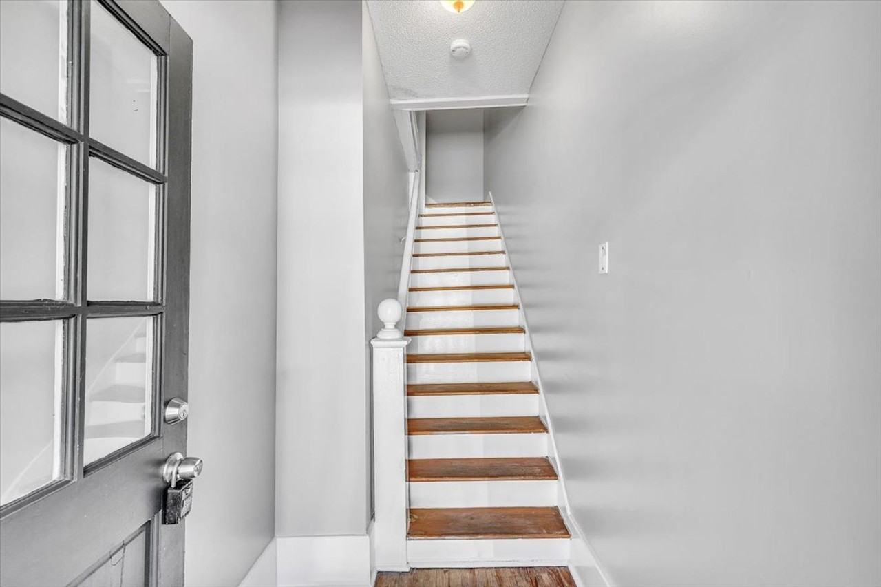 527 E 38th St - Photo 4 of 28