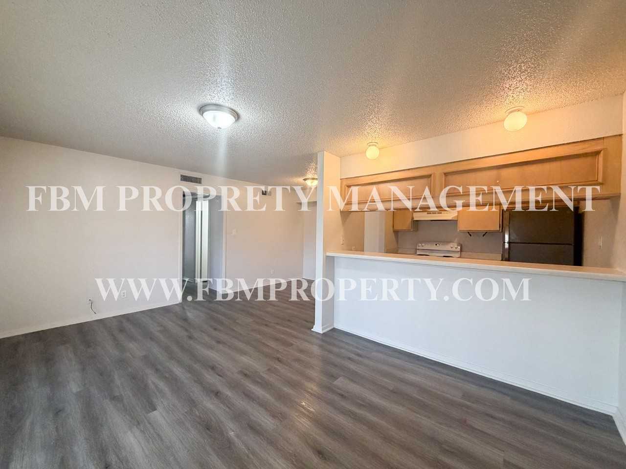 800 N Clay St #E - Photo 4 of 13