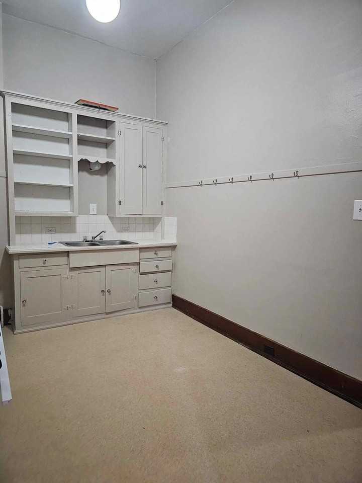 145 E Wooster St - Photo 3 of 9