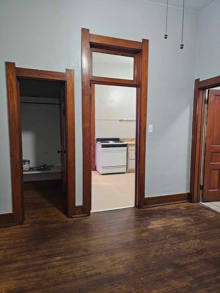 145 E Wooster St - Photo 6 of 9