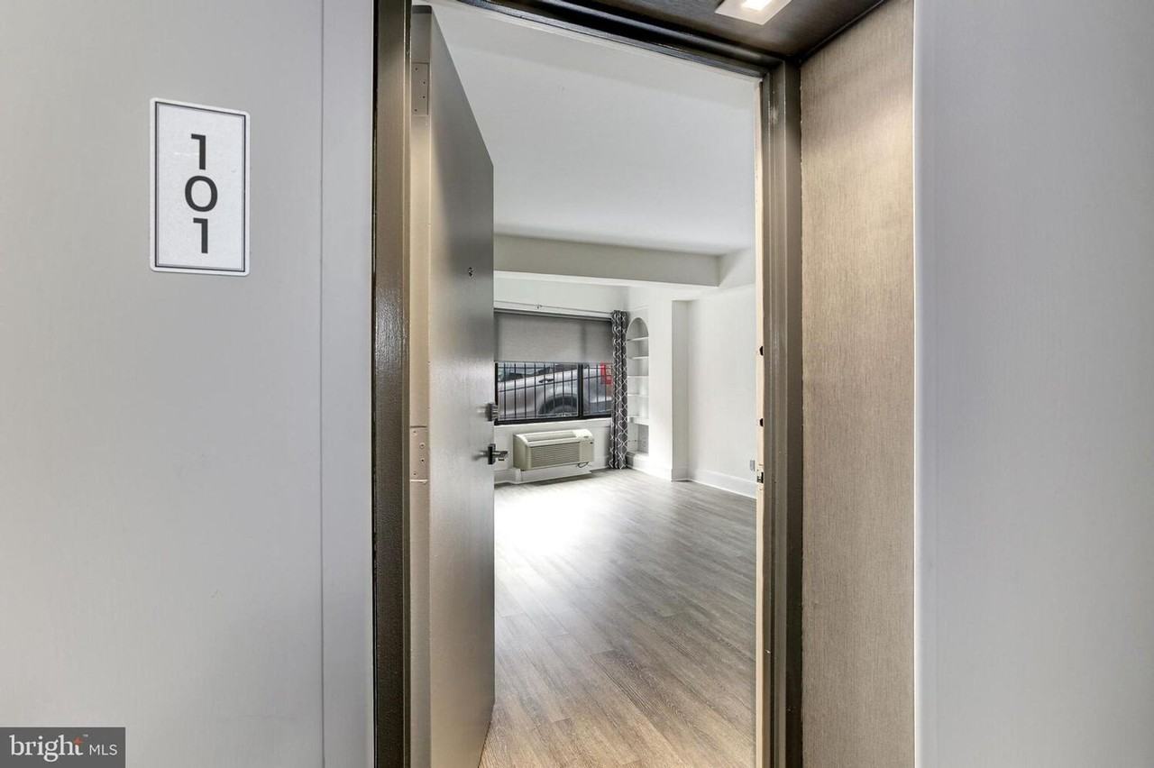 1825 T St Nw - Photo 4 of 17