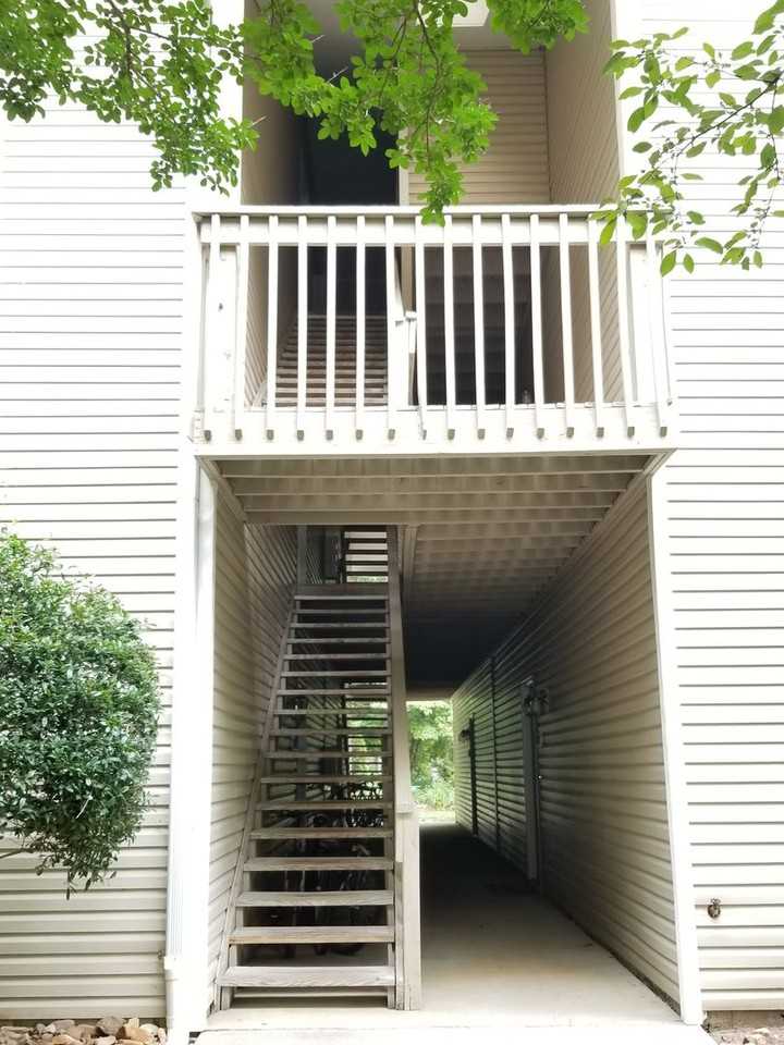 109 Stratford Dr #H - Photo 2 of 16