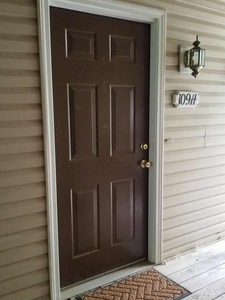 109 Stratford Dr #H - Photo 3 of 16