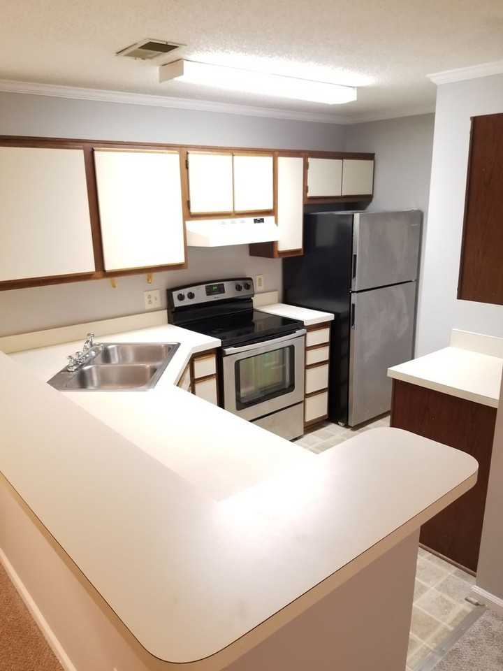 109 Stratford Dr #H - Photo 6 of 16