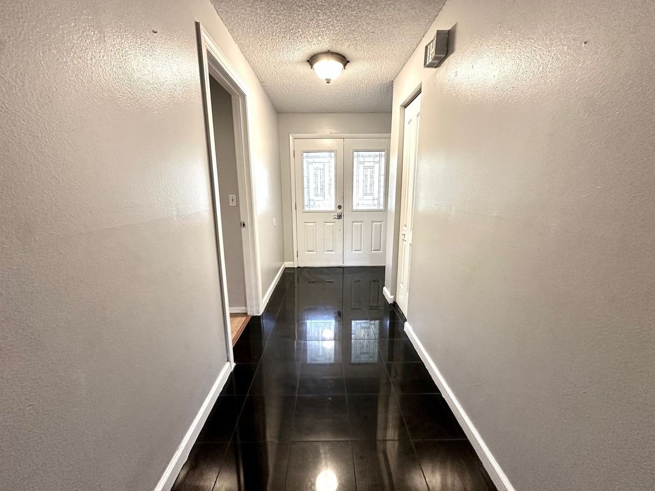 1119 Breeze Dr - Photo 2 of 19