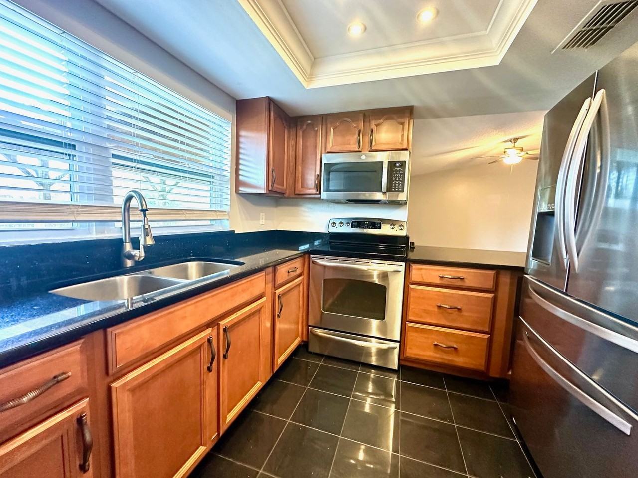 1119 Breeze Dr - Photo 3 of 19