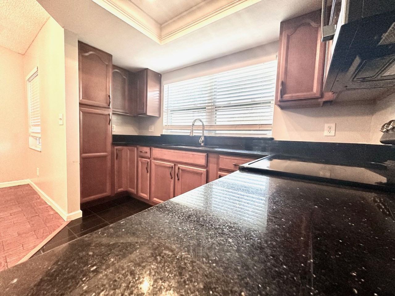 1119 Breeze Dr - Photo 4 of 19