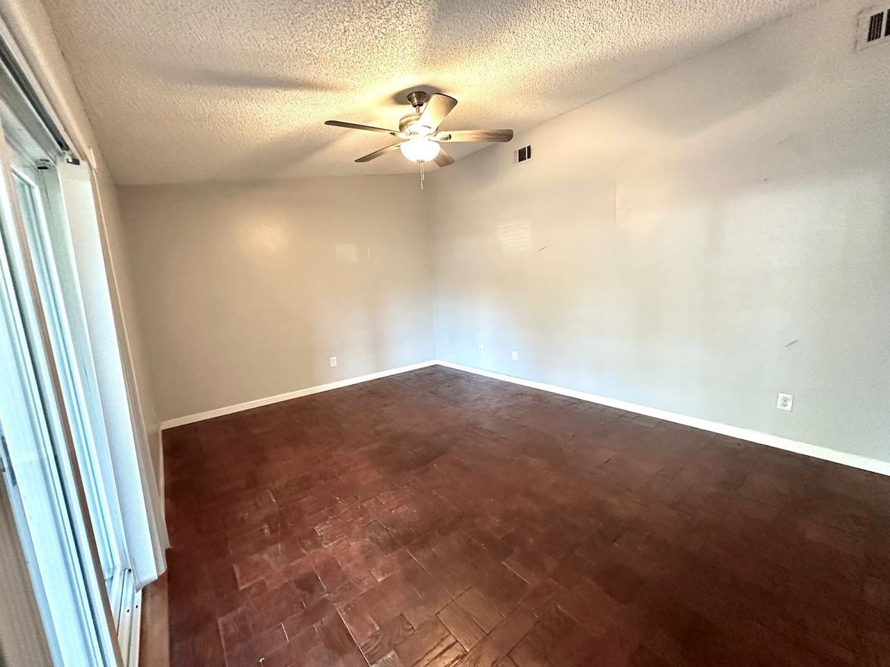 1119 Breeze Dr - Photo 6 of 19