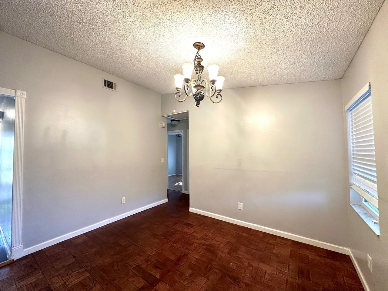 1119 Breeze Dr - Photo 7 of 19