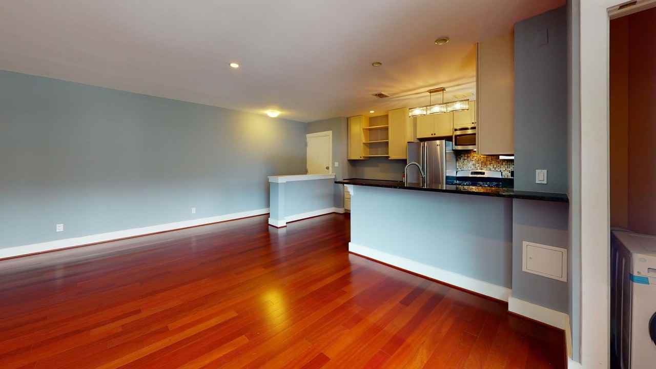 4840 Macarthur Blvd Nw - Photo 4 of 10