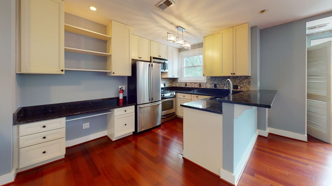 4840 Macarthur Blvd Nw - Photo 5 of 10