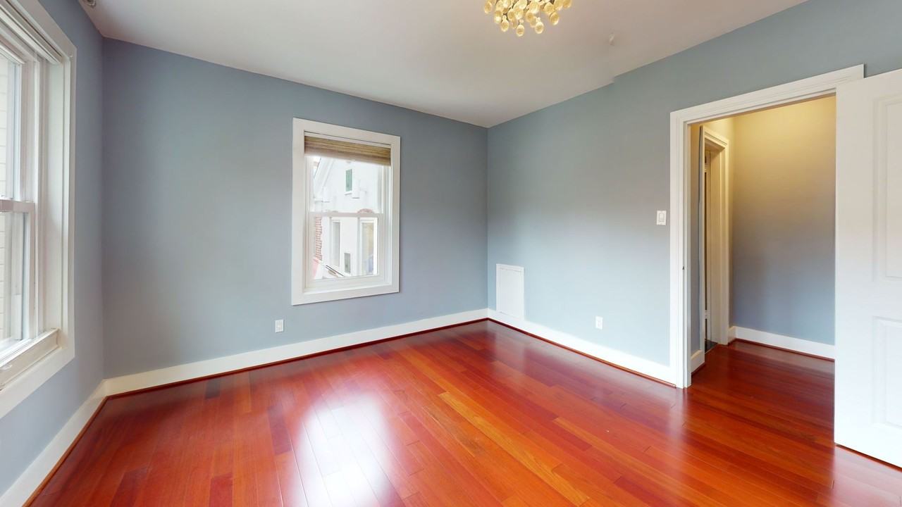 4840 Macarthur Blvd Nw - Photo 7 of 10