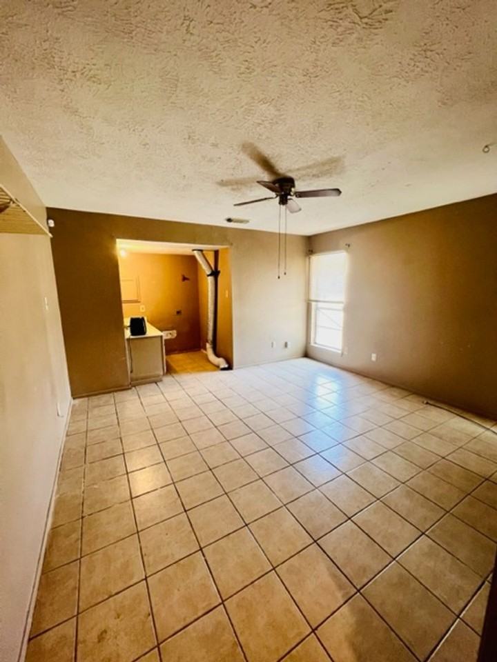 19502 Woodglen Dr - Photo 2 of 10