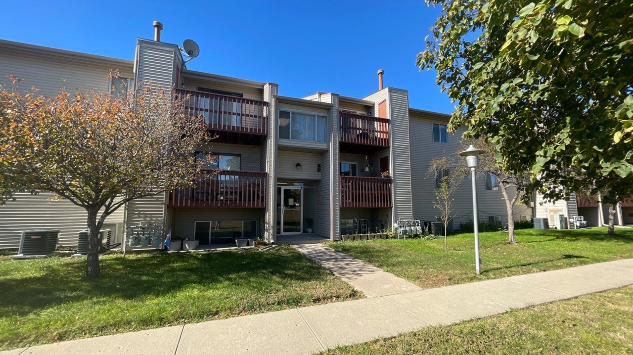 Oak View Apartments - Photo 2 of 3