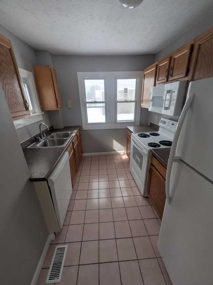 19450 Mccracken Rd - Photo 4 of 17