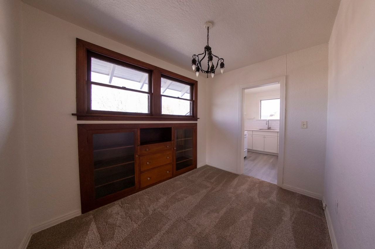 1067 Lincoln Ave - Photo 7 of 24