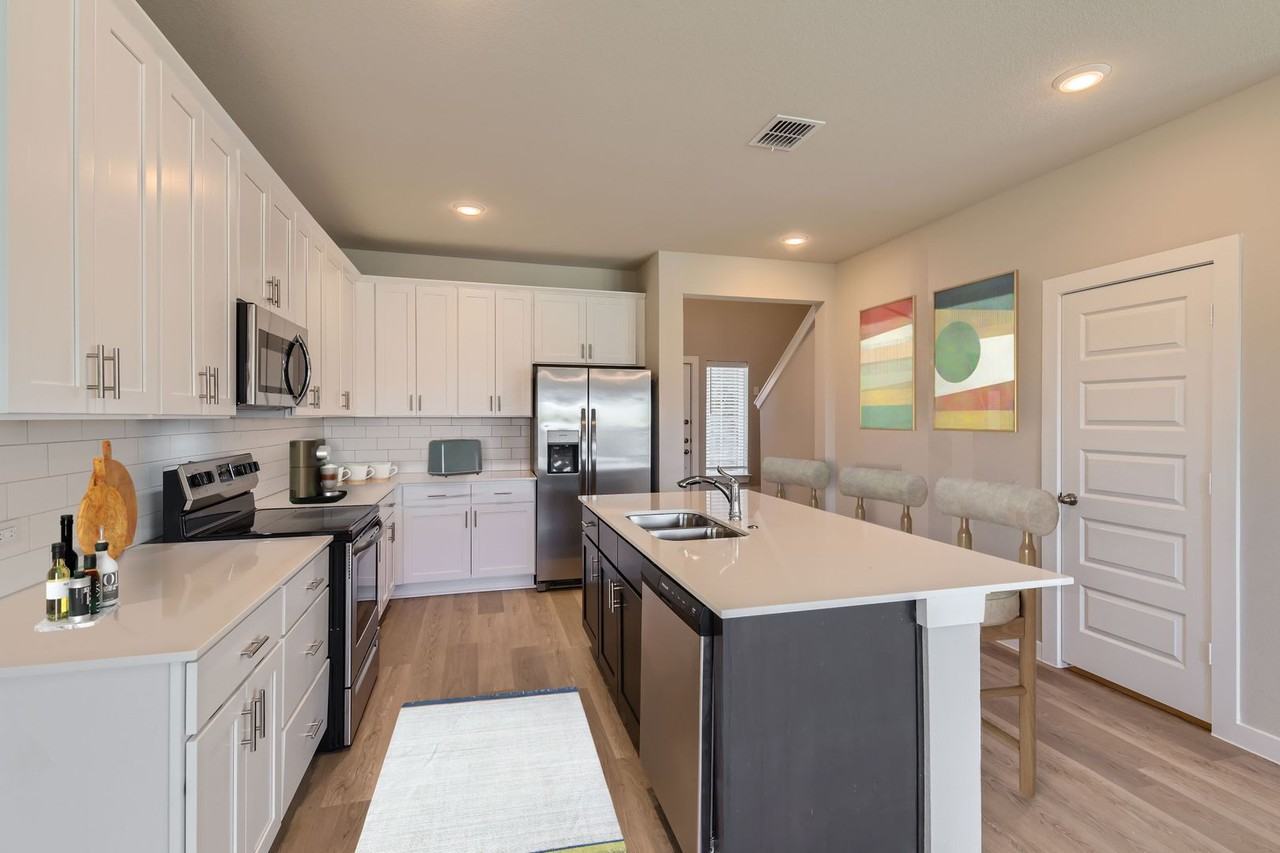 508 Barnwood Ct - Photo 3 of 14