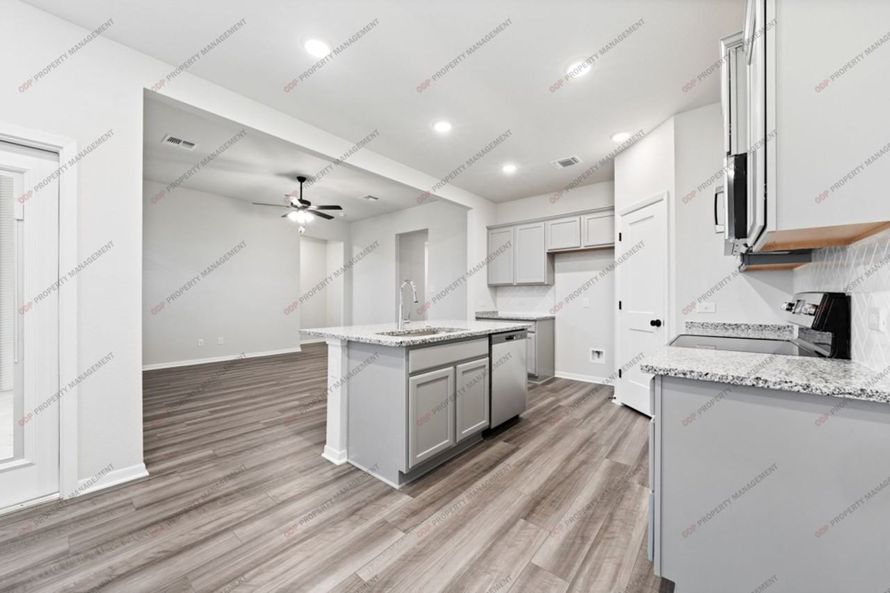 2808 Fox River Dr - Photo 7 of 24