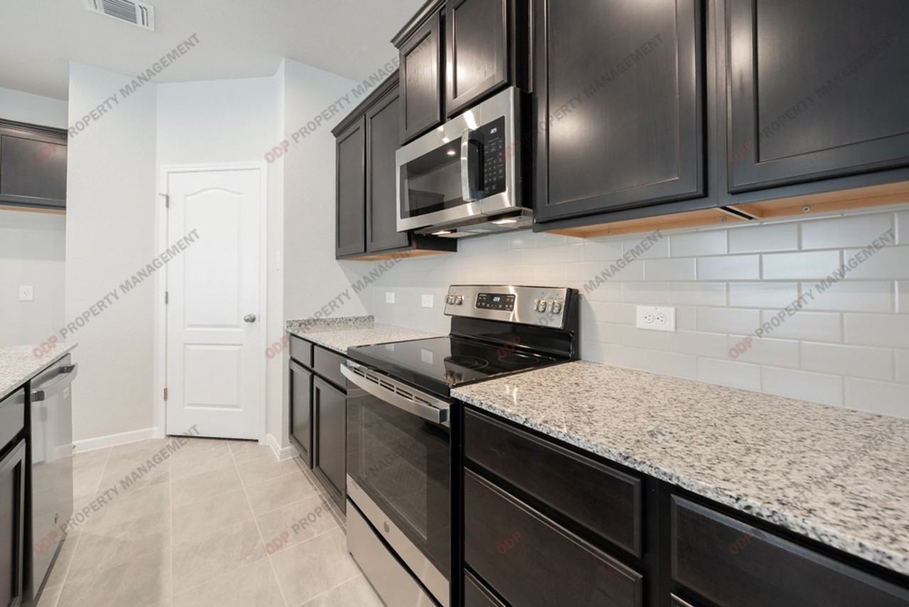 424 Poplin Ln - Photo 2 of 24