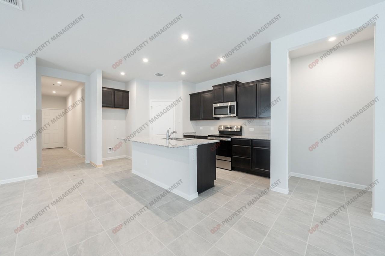 424 Poplin Ln - Photo 3 of 24