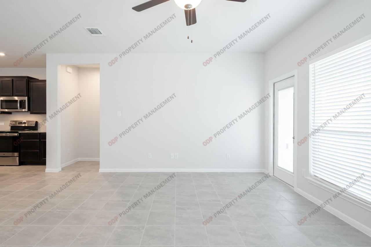 424 Poplin Ln - Photo 4 of 24